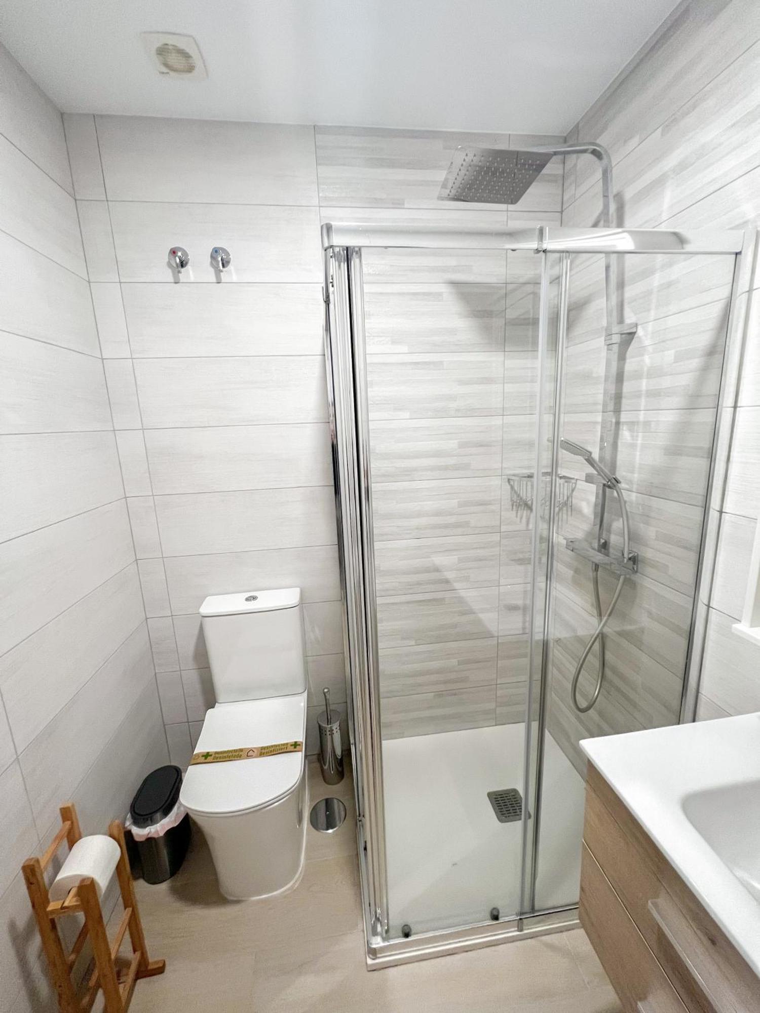 Cozy And Modern Family Flat Carihuela Apartamento Torremolinos Exterior foto