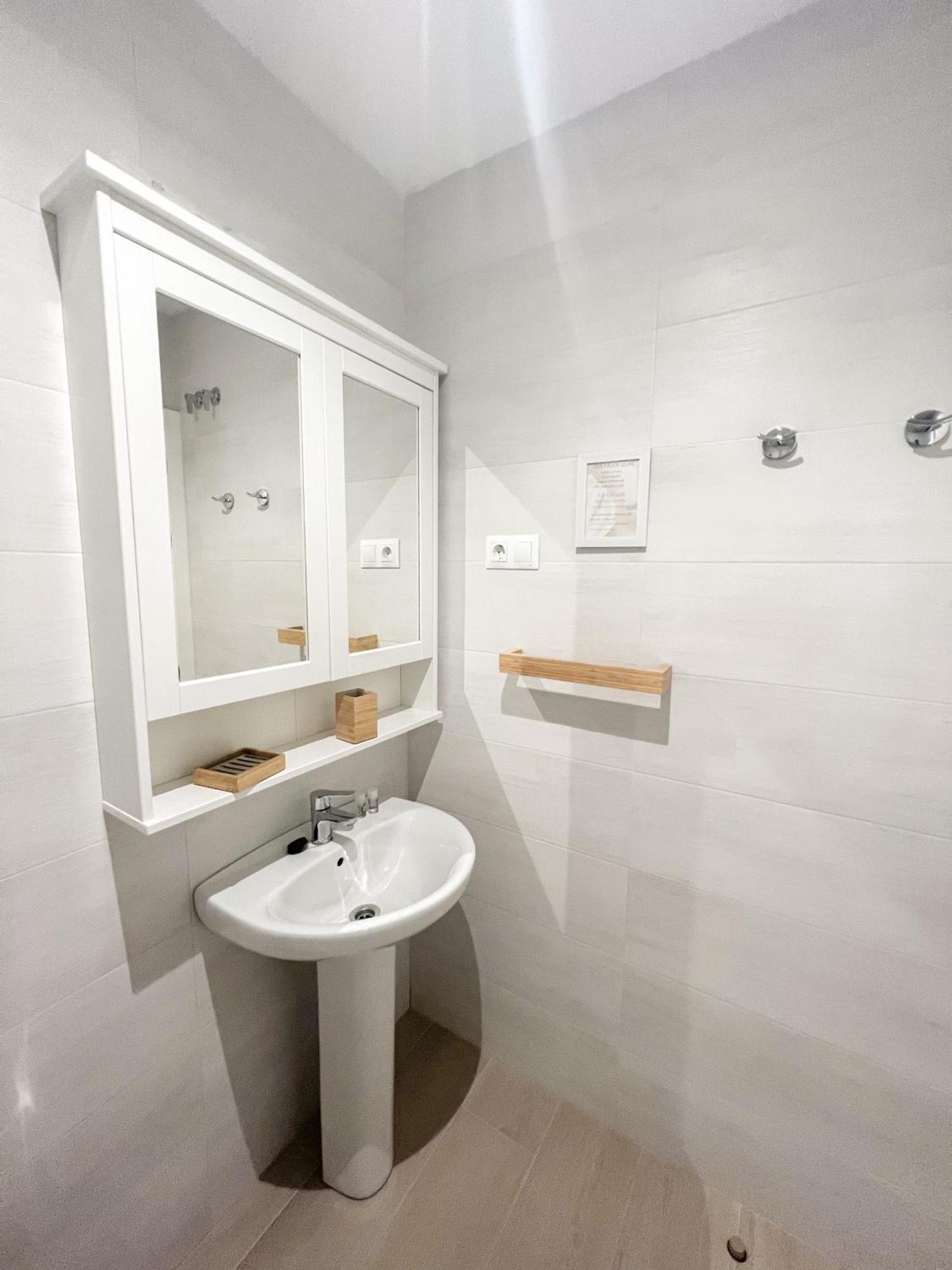 Cozy And Modern Family Flat Carihuela Apartamento Torremolinos Exterior foto